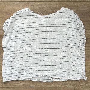 Linen Bee Button Back Top